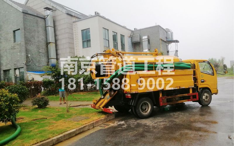 246金山花苑小区化粪池清理